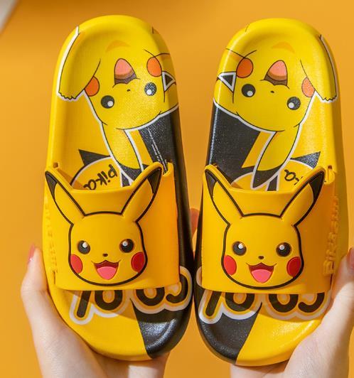 Chinelo Nuvem Pikachu