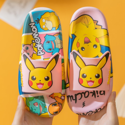 Chinelo Nuvem Pikachu